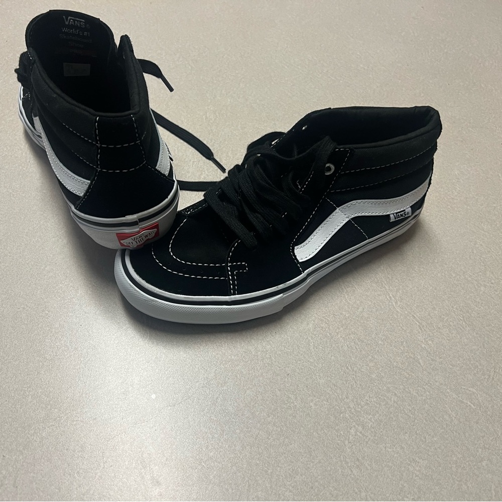 NWT VANS KIDS SK8-HI SHOE BLACK & WHITE Size 7